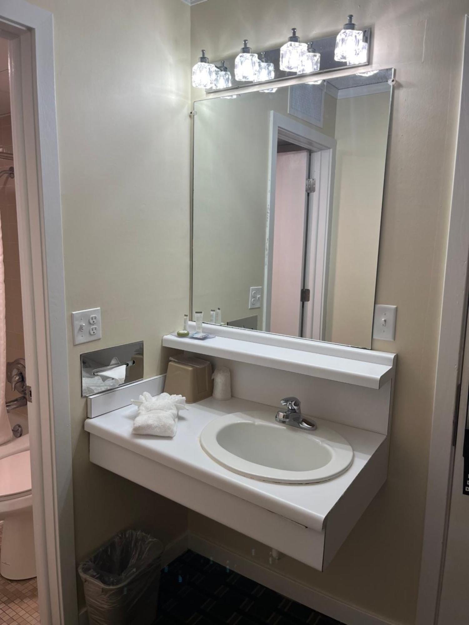 The Hudson Inn Morris Room photo