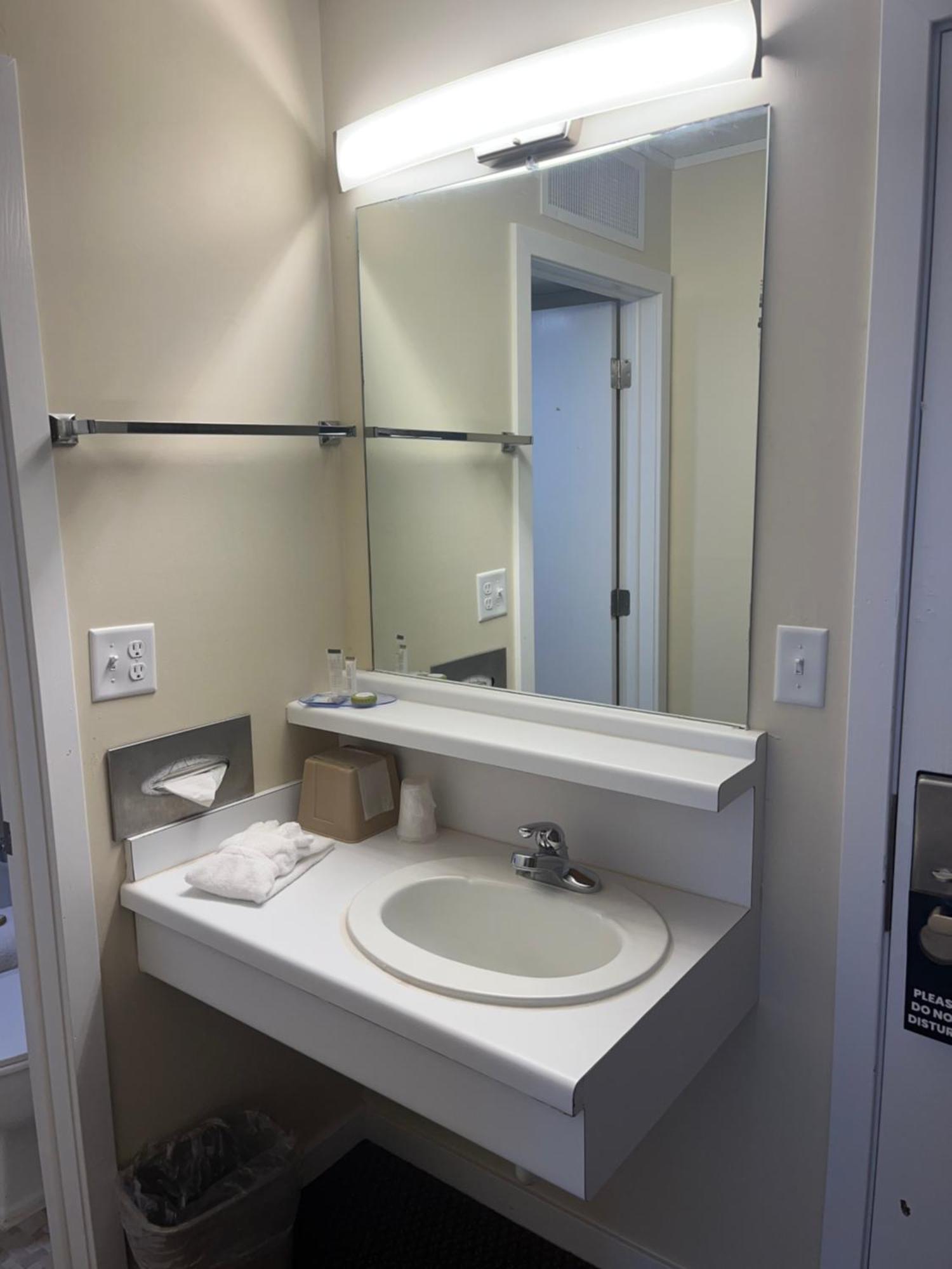The Hudson Inn Morris Room photo